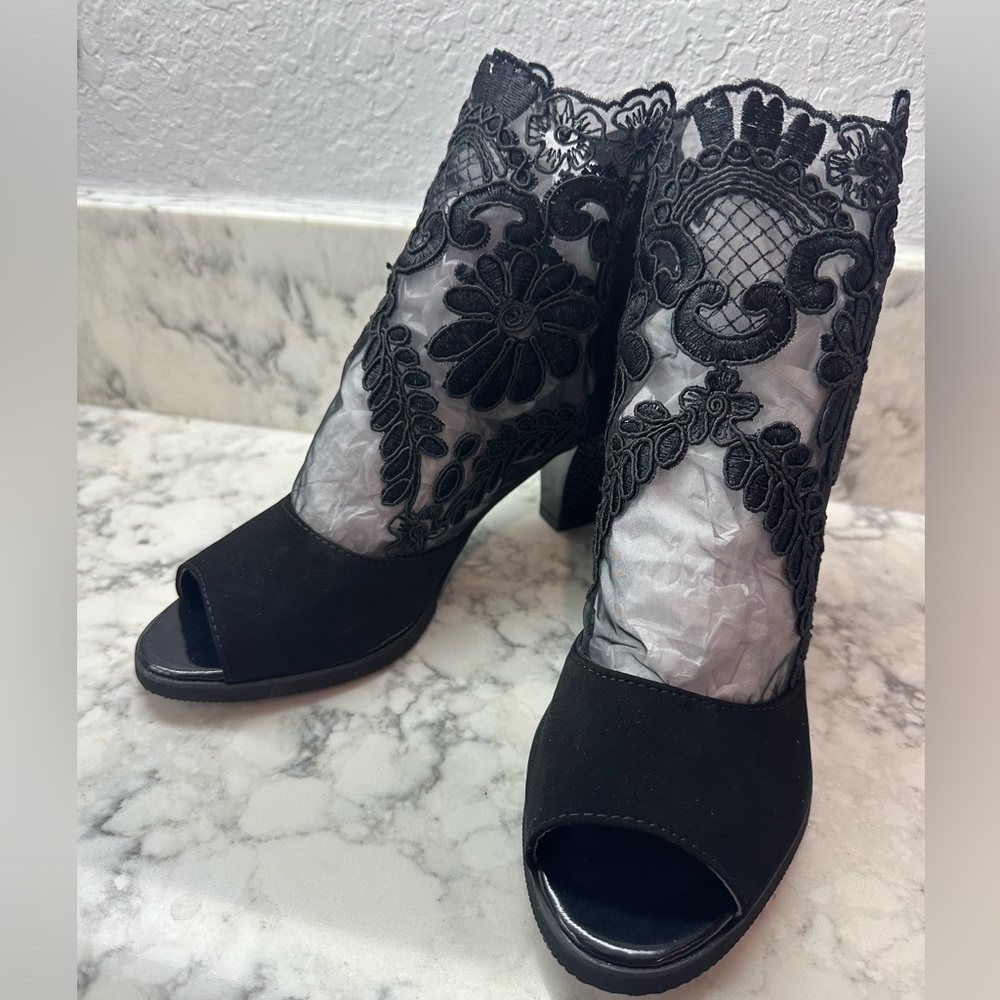 NWOT Unique Gothic Sheer Lace Shoes, Size 39